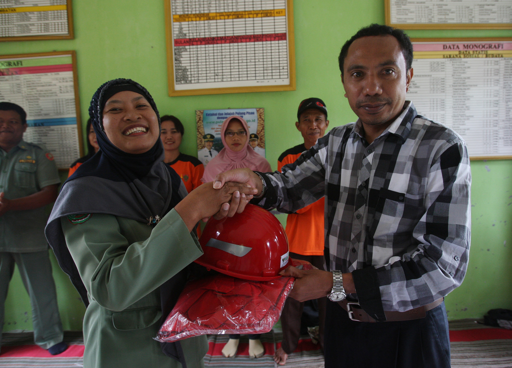 funds for a REDD+ scheme in Central Kalimantan have been used to provide villagers with high-quality fire equipment and protective gear as well as supporting the week-long training of a number of villagers.  Achmad Ibrahim/CIFOR