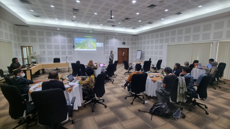 The multi-stakeholder workshop on the interpretation and implementation of REDD+ safeguards in Indonesia organised under CIFOR-ICRAF’s Global Comparative Study on REDD+ (GCS REDD), hosted on 16 May 2023. Photo by Nining Liswanti/CIFOR-ICRAF